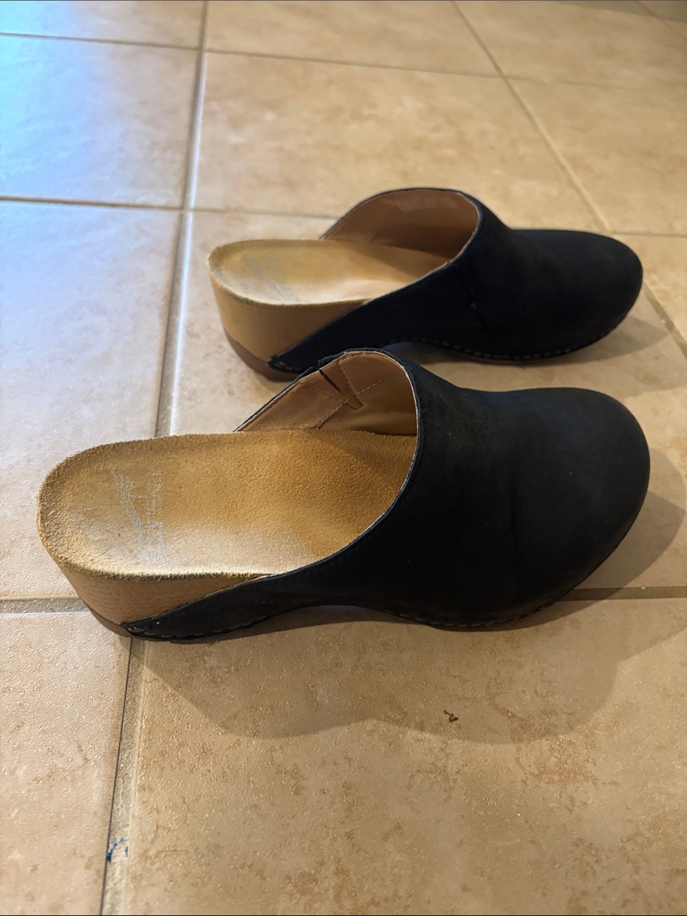 Dansko Black Slip-On Mule Clogs - Women Shoes 7/37 - Picture 2 of 4